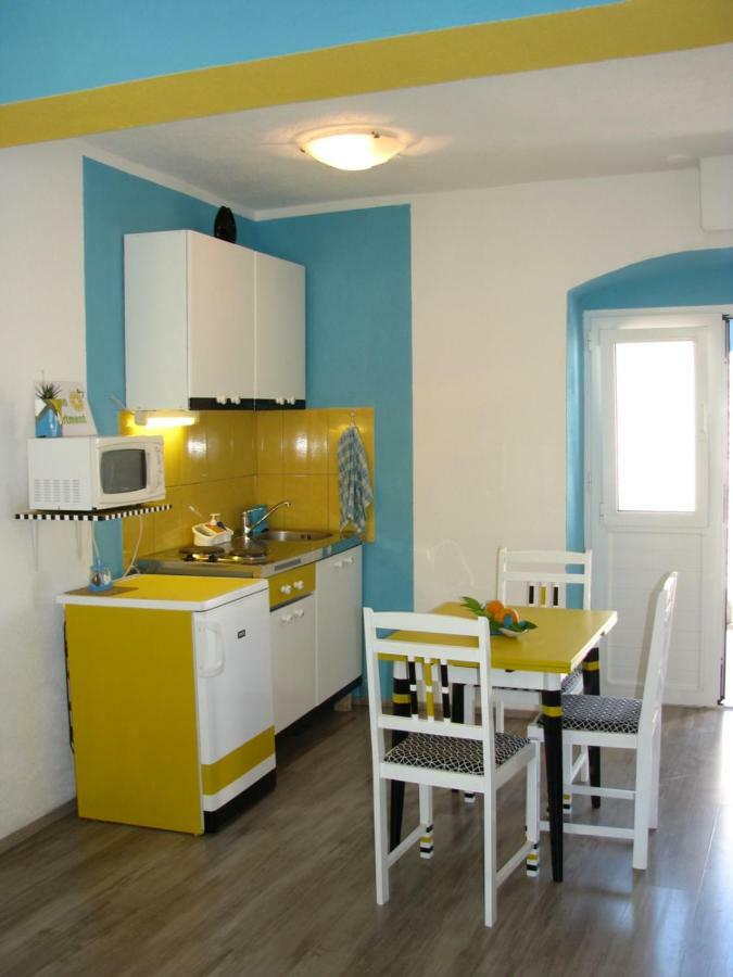 Apartments And Room Lemon Vis Bagian luar foto