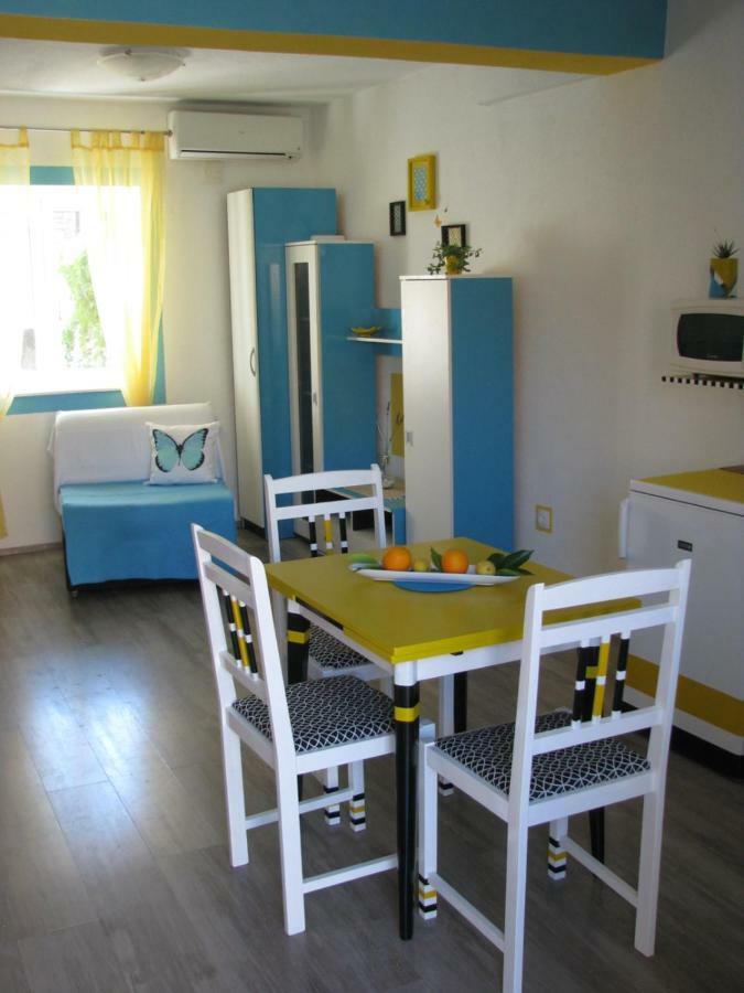 Apartments And Room Lemon Vis Ruang foto